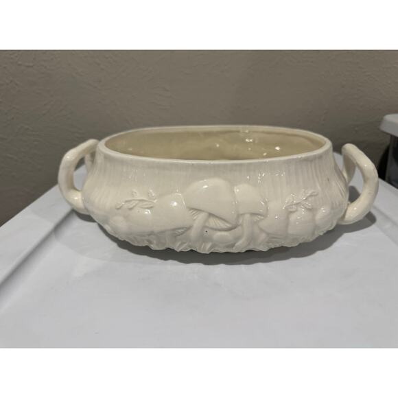 Arnel's Vintage Merry Mushroom Oval Casserole With Handles - Picture 3 of 8